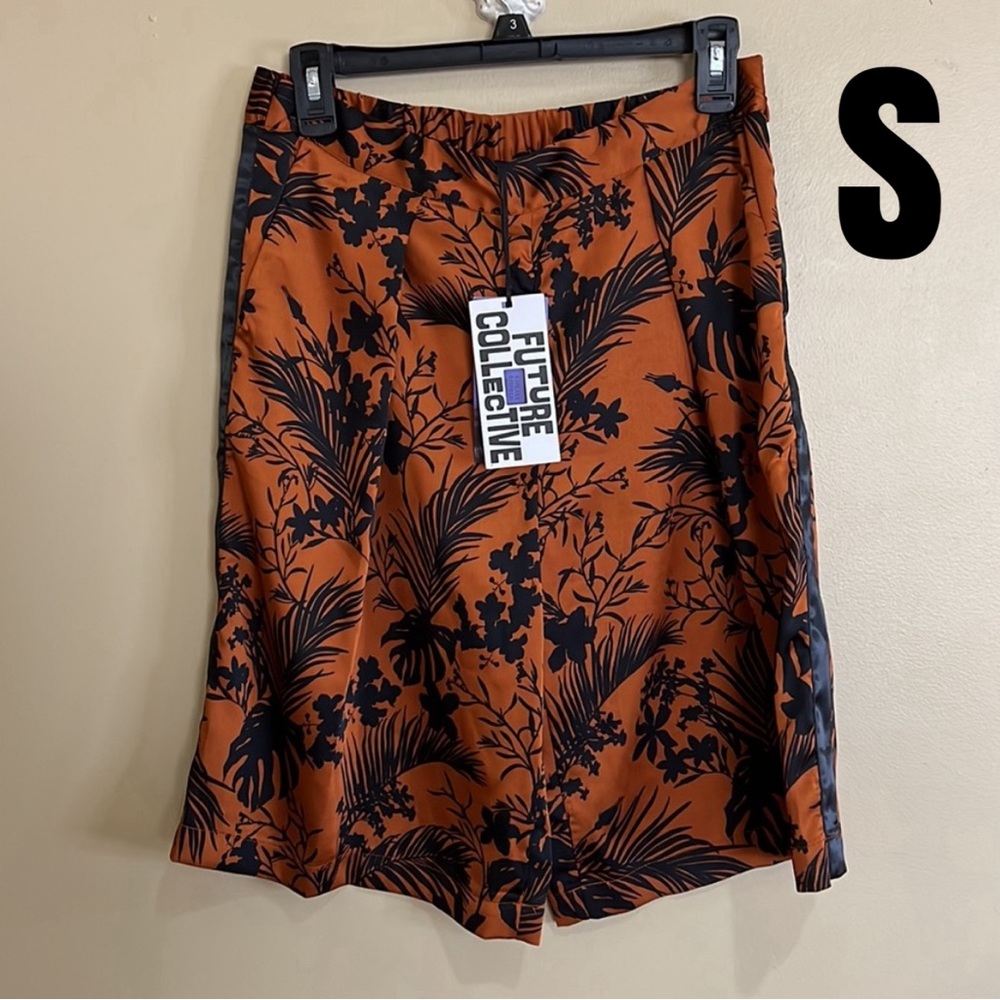 Kahlana Barfield Brown palm pleated shorts size small